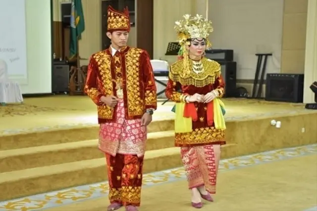 Baju Kurung Tanggung (Jambi)