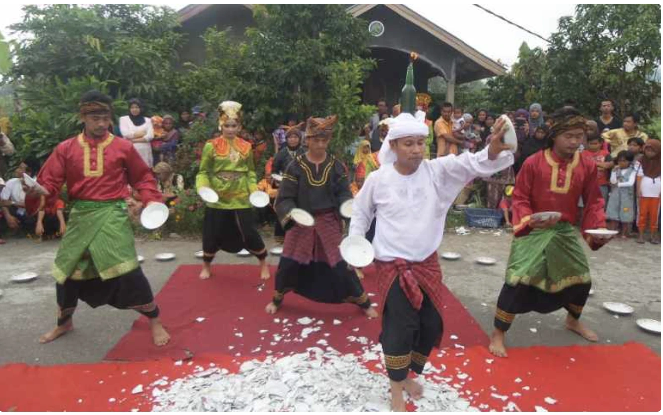 Tari Piring (Minangkabau)